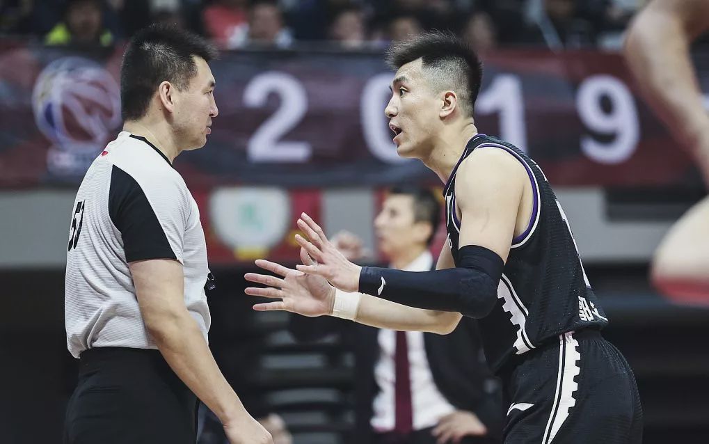 国际比赛日巴塞罗那调整名单以备欧联今晚辽宁本钢调整名单以备CBA常规赛之后，集结日夏洛特黄蜂手感冰凉(辽宁本钢赛程表2024最新通知cba)
